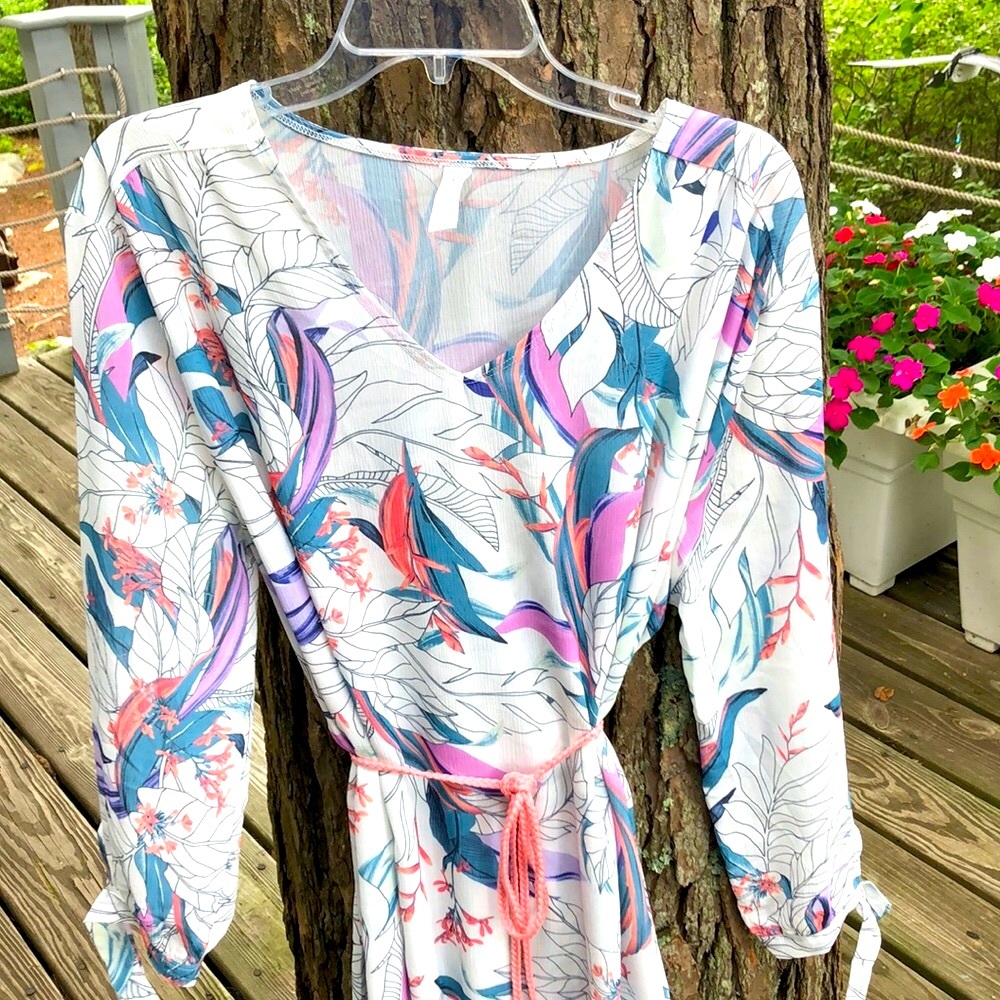 Apana grey/blue floral top/beach cover szL NWT - Picture 1 of 3